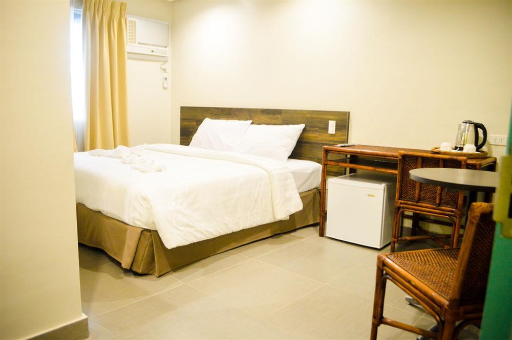 Cebu R Hotel Mabolo Екстер'єр фото