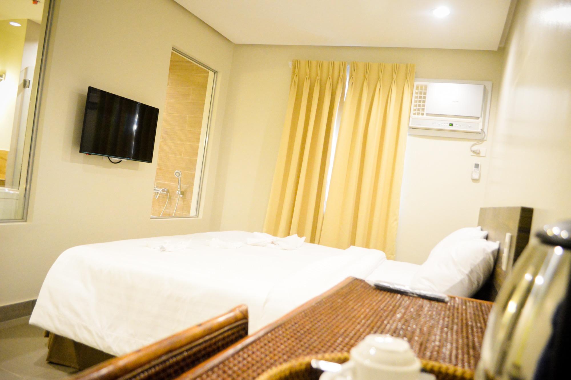 Cebu R Hotel Mabolo Екстер'єр фото