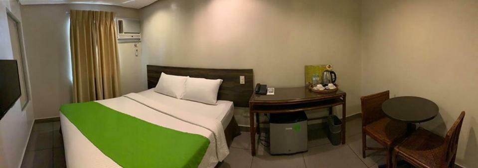 Cebu R Hotel Mabolo Екстер'єр фото