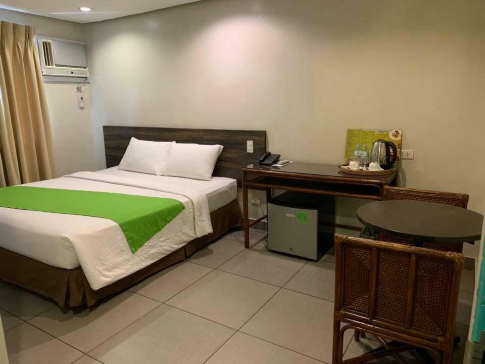 Cebu R Hotel Mabolo Екстер'єр фото