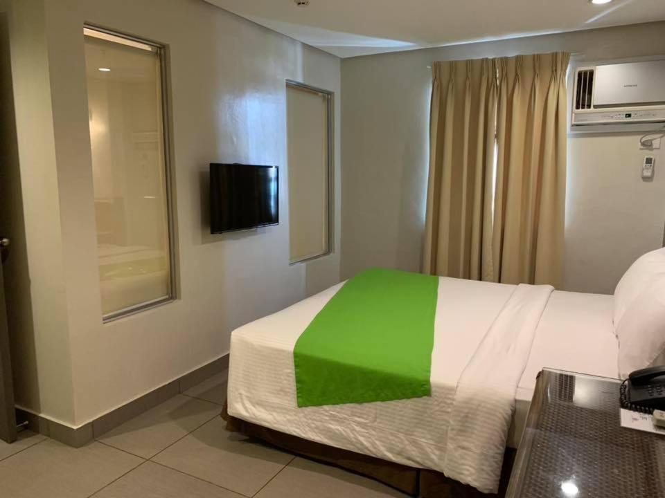 Cebu R Hotel Mabolo Екстер'єр фото