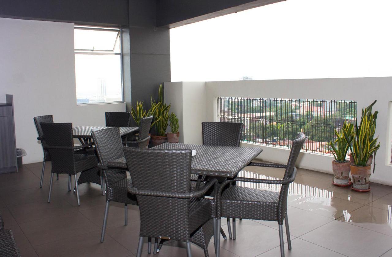 Cebu R Hotel Mabolo Екстер'єр фото